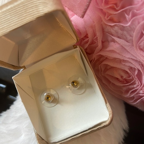 NEW JUNE Pearl Crystal Cluster Stud Earrings - Picture 4 of 5